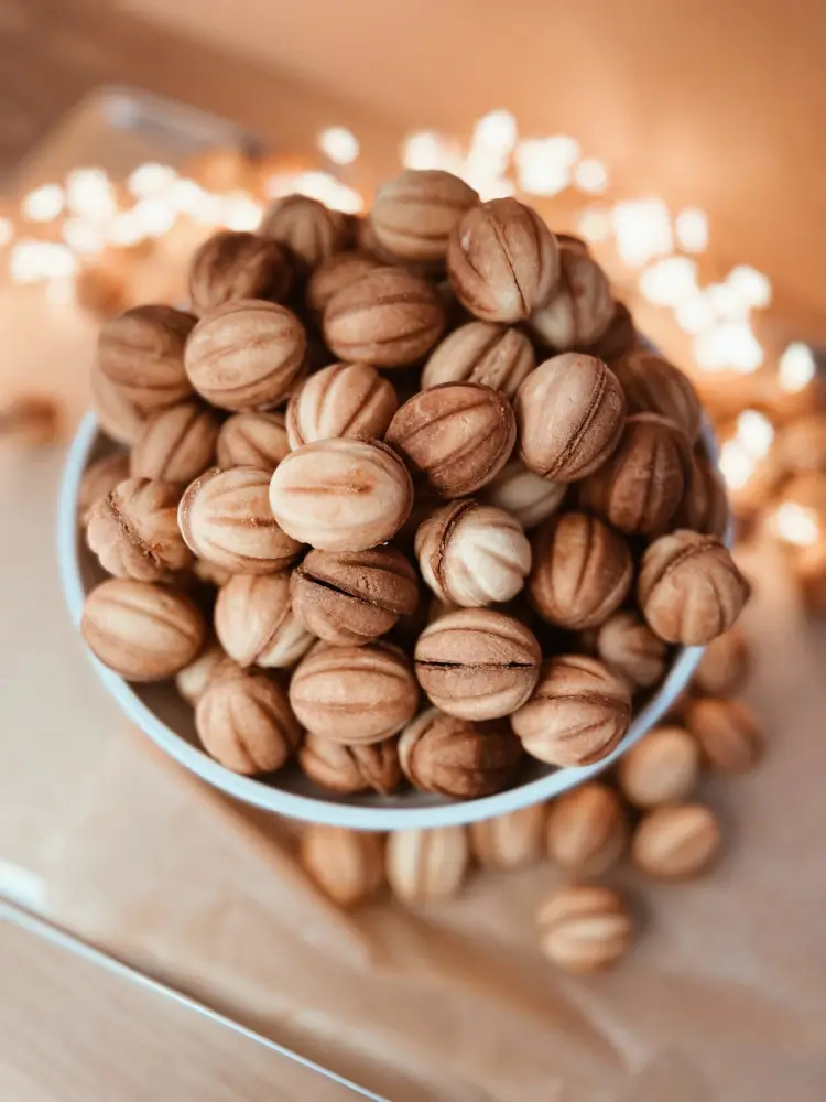 Nut Shells cookies with caramelized filling